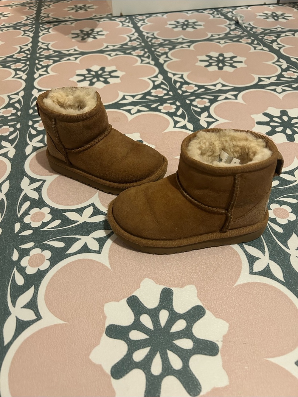 UGG Toddler Boots - Brown/Chestnut size 9